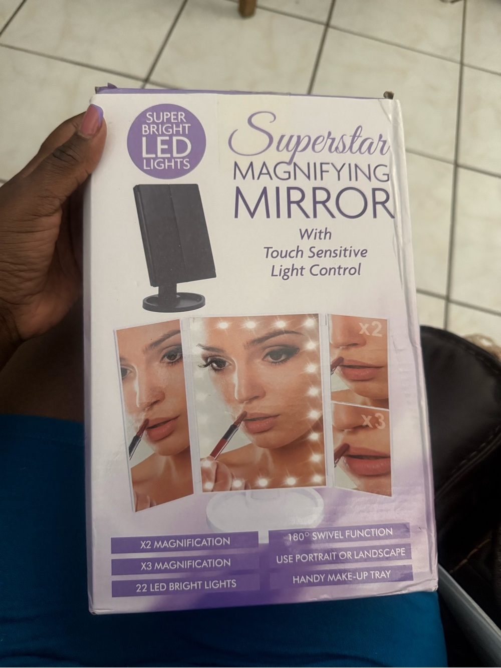 Magnifying LED Mirror - Picture 2 of 10